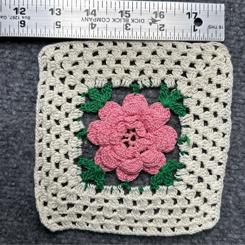 Vintage Floral Dollies Set of 4 Cream Pink Crochet 3D Rose Handmade - Picture 6 of 6